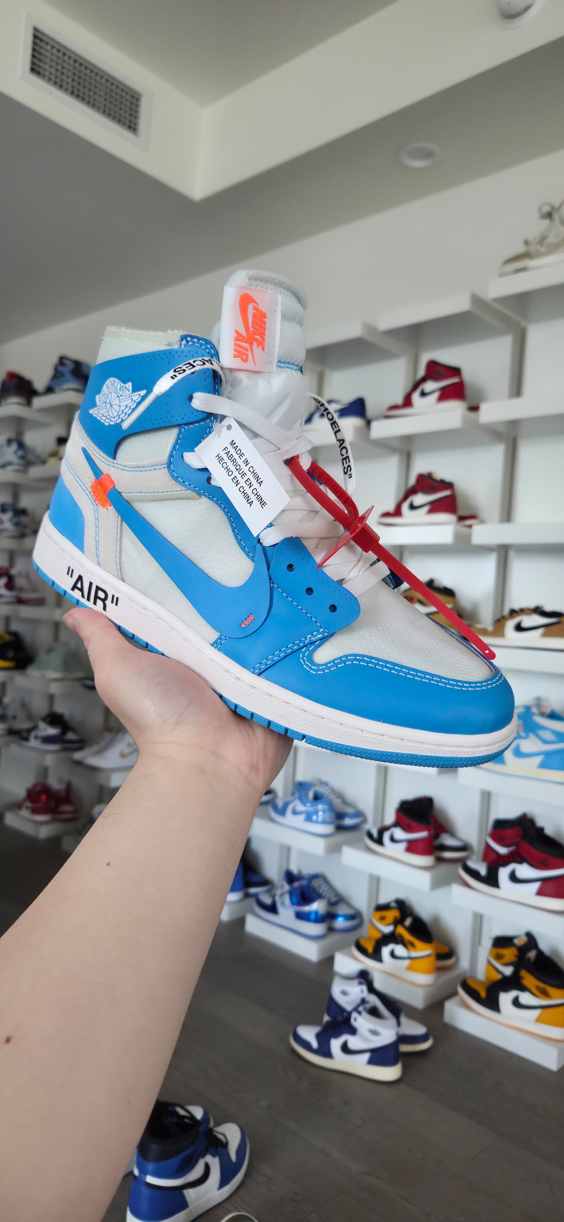 Air Jordan 1 x Off-White ‘University Blue’ Retro High ( Slight oxidized )