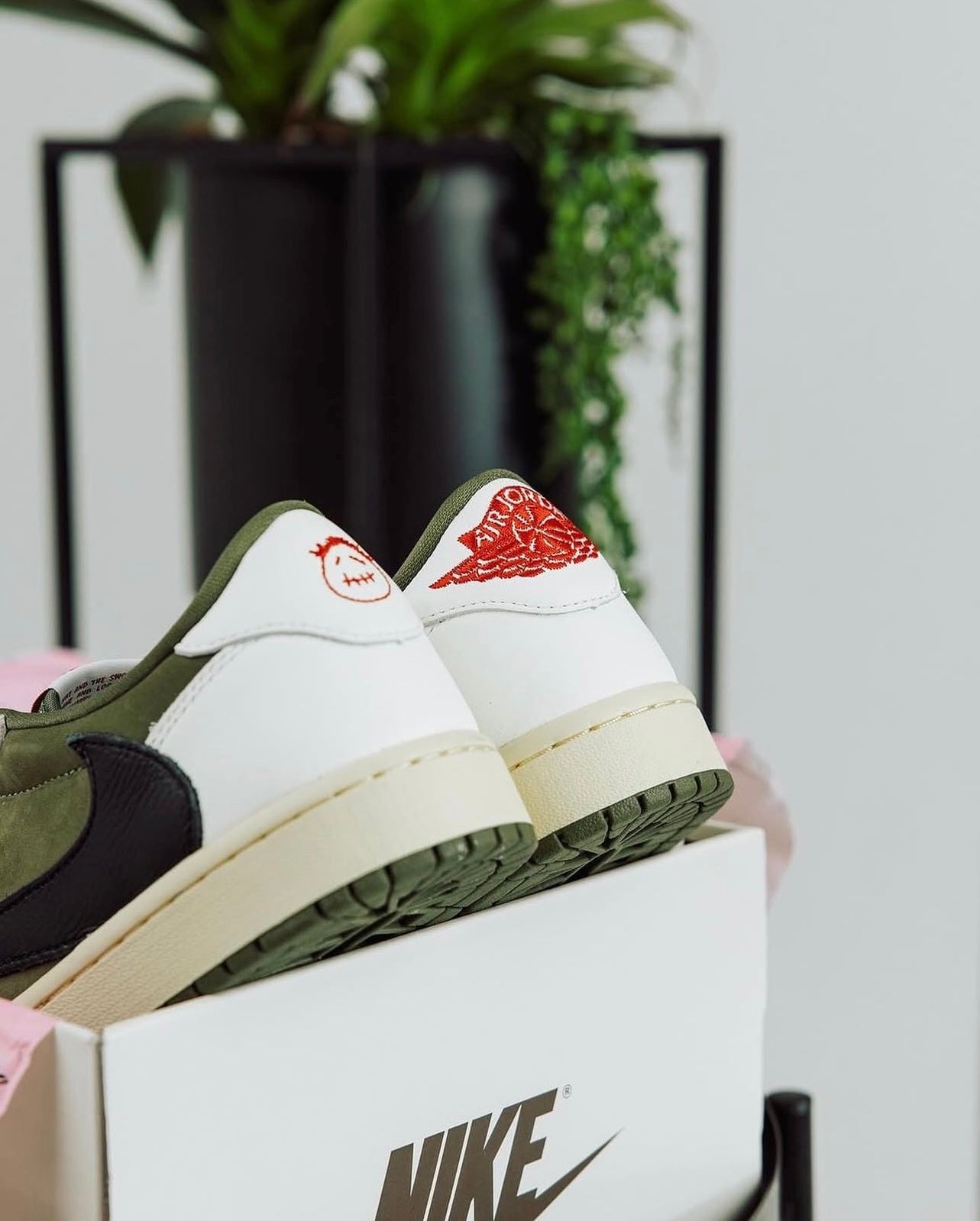 Air Jordan 1 x Travis Scott ‘Medium Olive’ Low