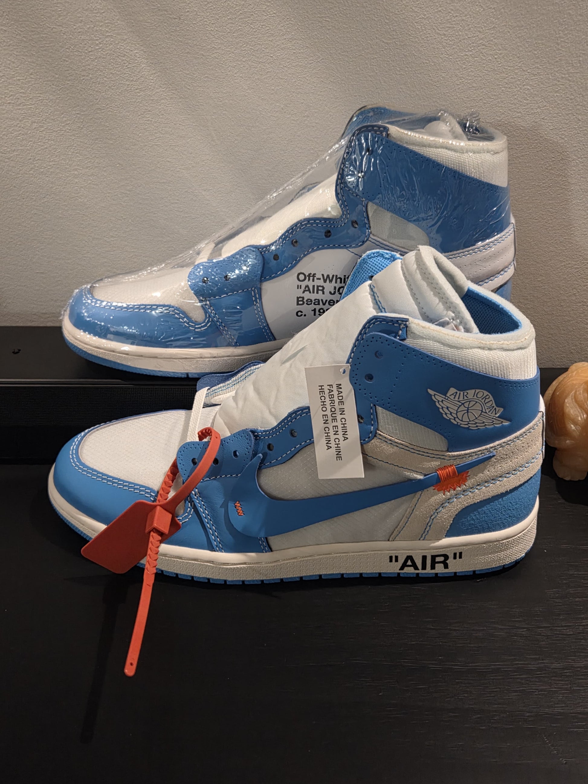 Air Jordan 1 x Off-White ‘University Blue’ Retro High ( Slight oxidized )