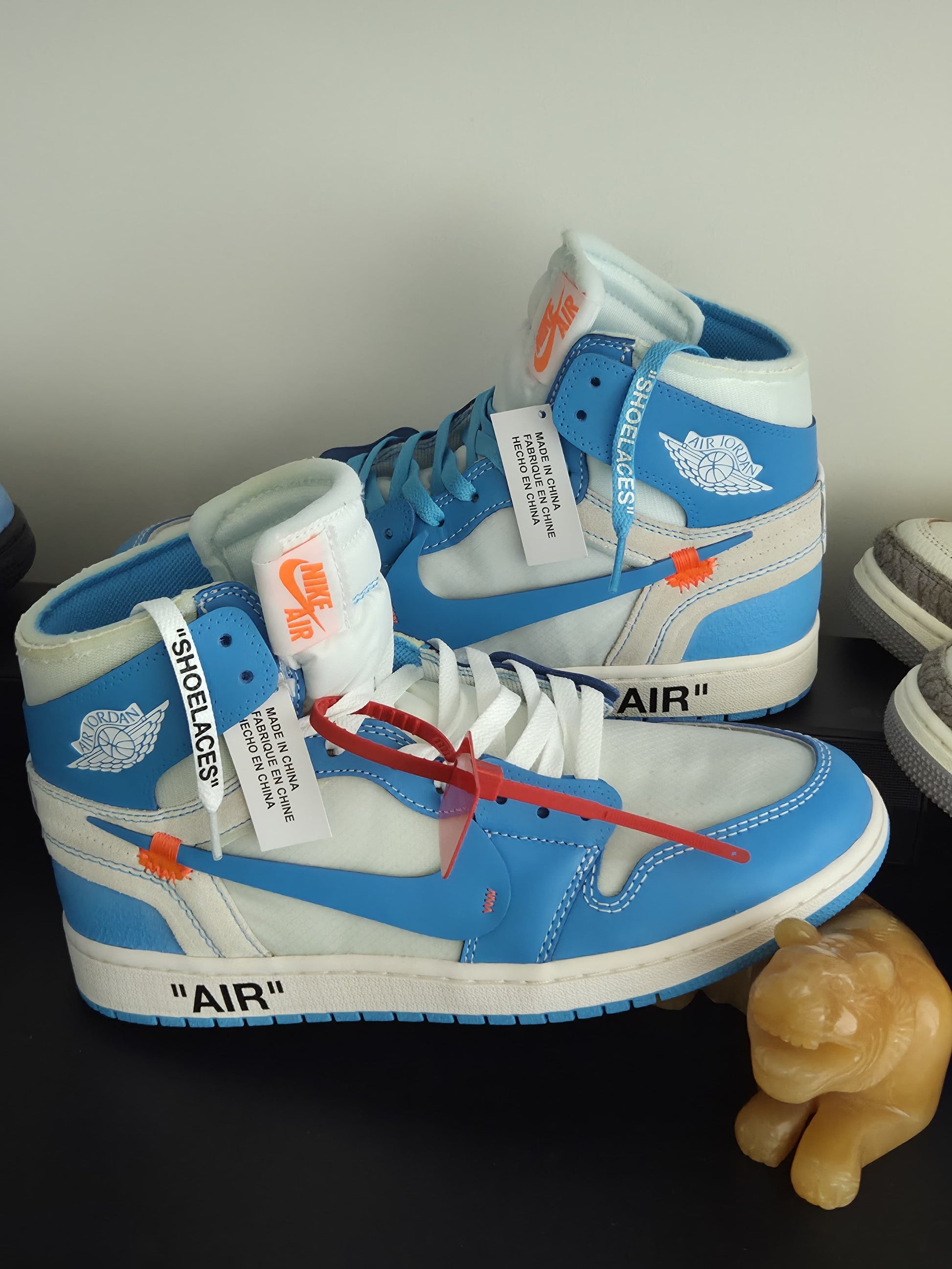 Air Jordan 1 x Off-White ‘University Blue’ Retro High ( Slight oxidized )